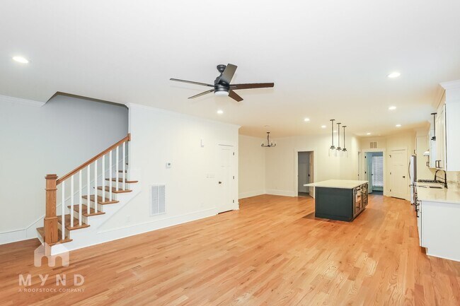 Building Photo - 1706 S Mint St