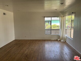 Building Photo - 366 E Hillsdale St