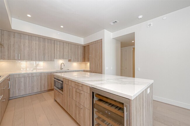 Foto del edificio - 2047 Westcreek Ln Ln