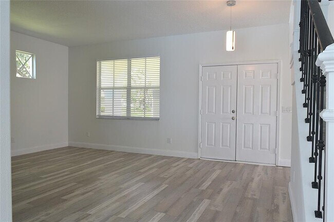 Foto del edificio - 5308 Cedarshake Ln