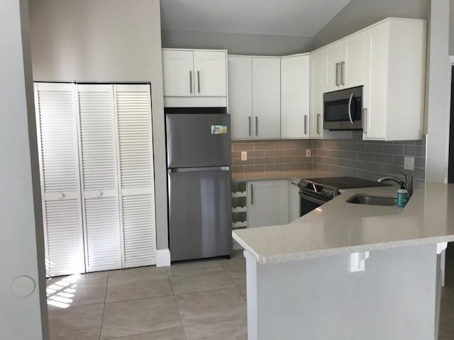 Building Photo - 9030 Vineyard Lake Dr