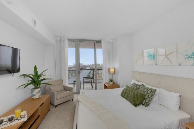 Building Photo - 2602 E Hallandale Beach Blvd