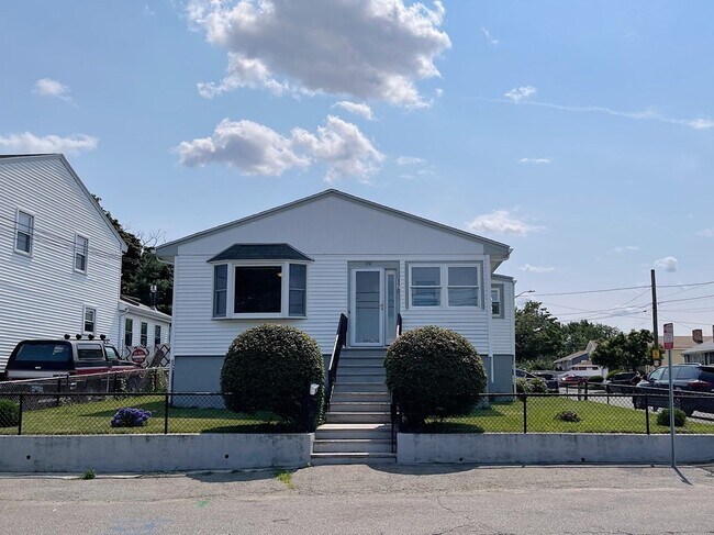 Building Photo - 170 Rumney Rd