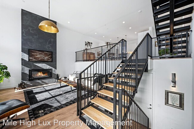Foto del edificio - 3 br, 5 bath House - 4293 E 8th Ave