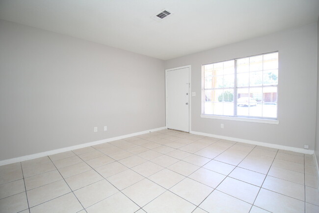 Building Photo - Affordable 2BR Duplex Near UWF — All Tile,...