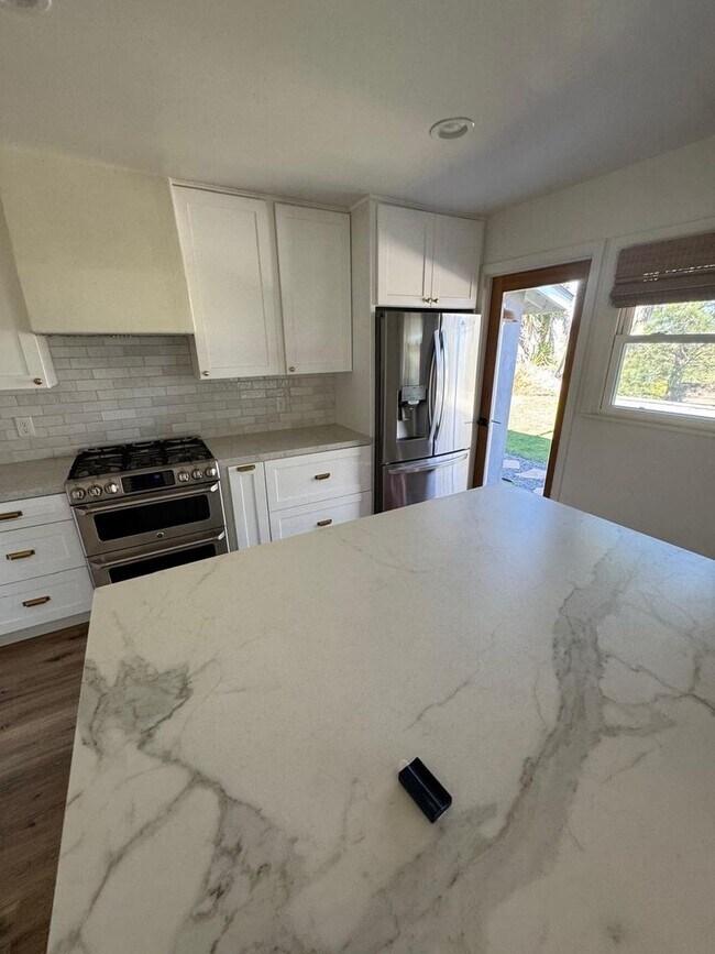 Foto del edificio - 3 Bedrooms 2 baths house fully remodeled.