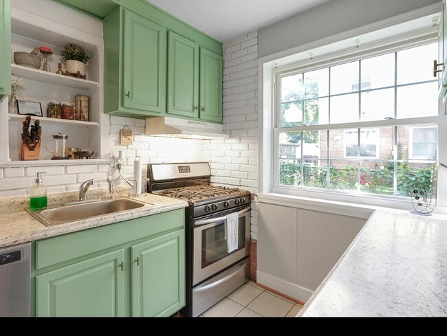 Foto del edificio - 2327 Glendale Terrace