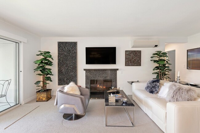 Building Photo - RARELY offered! Top floor three bedroom 2.5 bath El Escorial condo, fully furnished at East Beach.