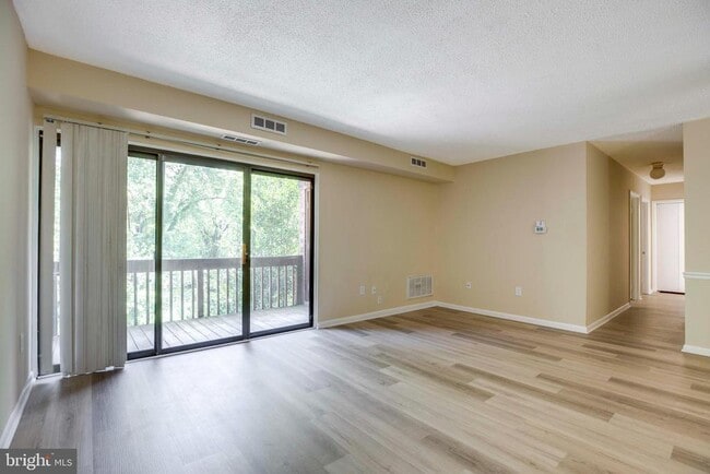 Building Photo - 10725 West Dr