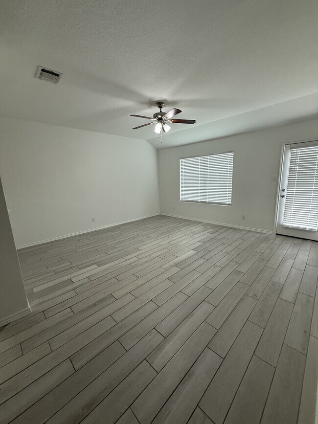 Building Photo - 1045 Polmont Ct