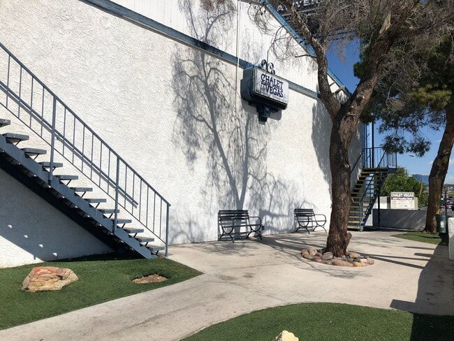 Building Photo - 4600 Paradise Rd