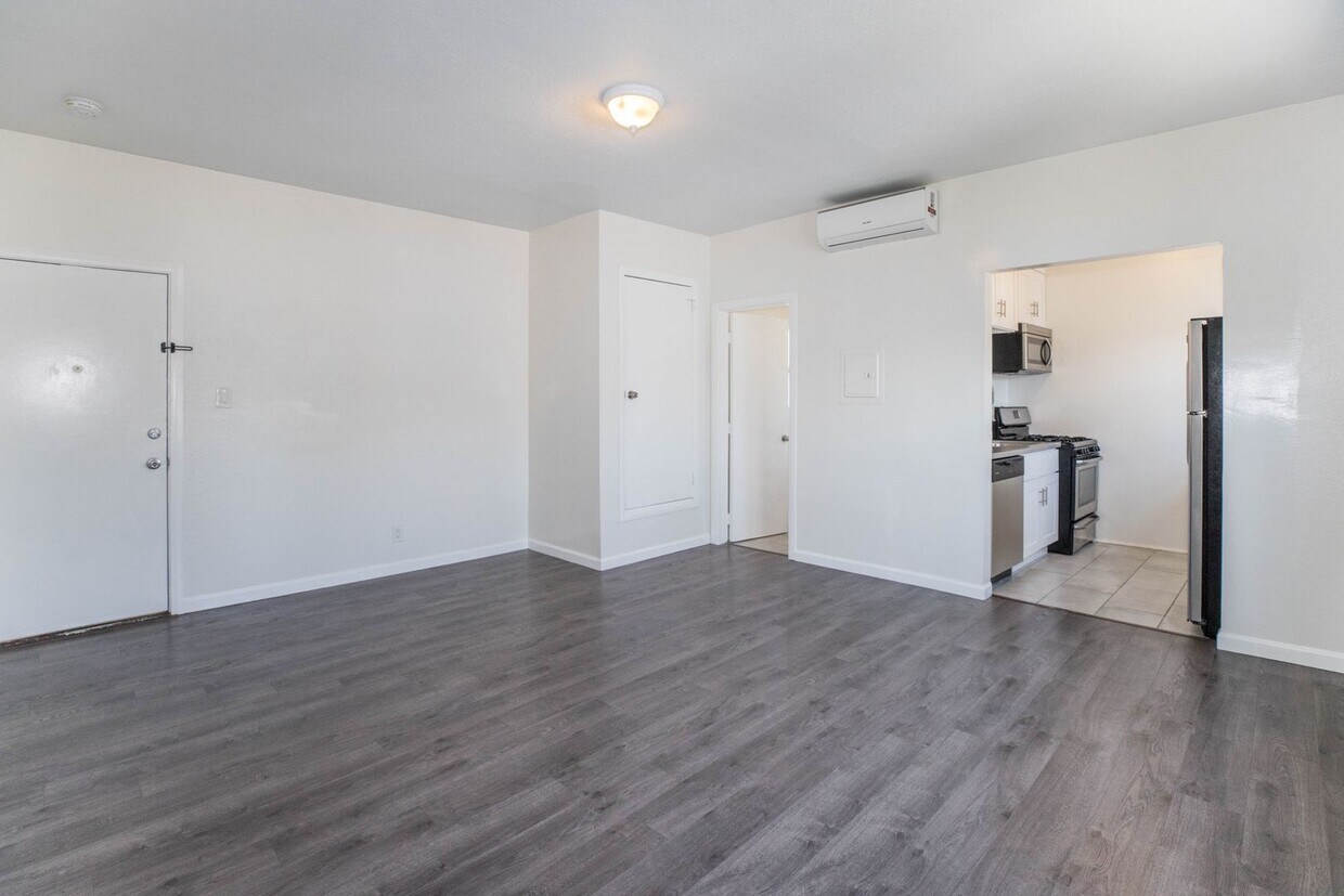 Photo - 1260 W. 39th St.-8