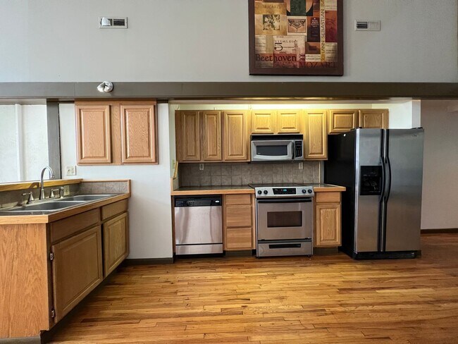 Foto del edificio - Executive DOWNTOWN Loft -- 1 bed, 1.5 bath, 1700 sqft!