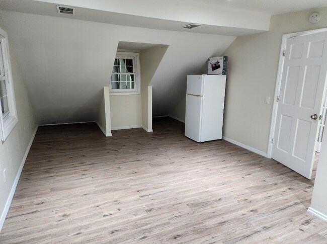 Foto del edificio - 311 E 6th Ave