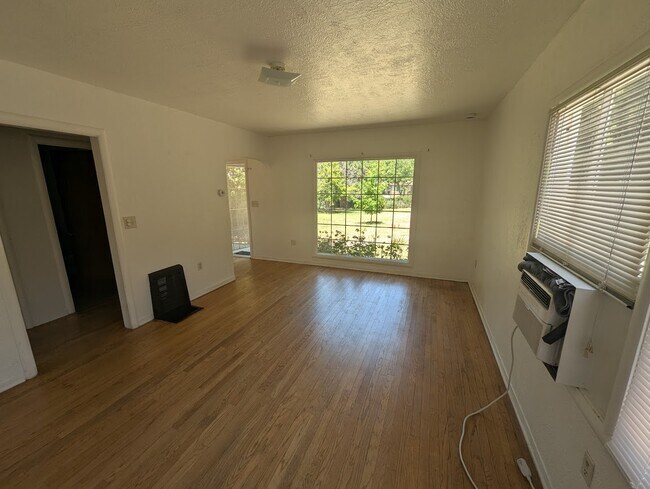 Foto del edificio - 518 Sierra Blvd