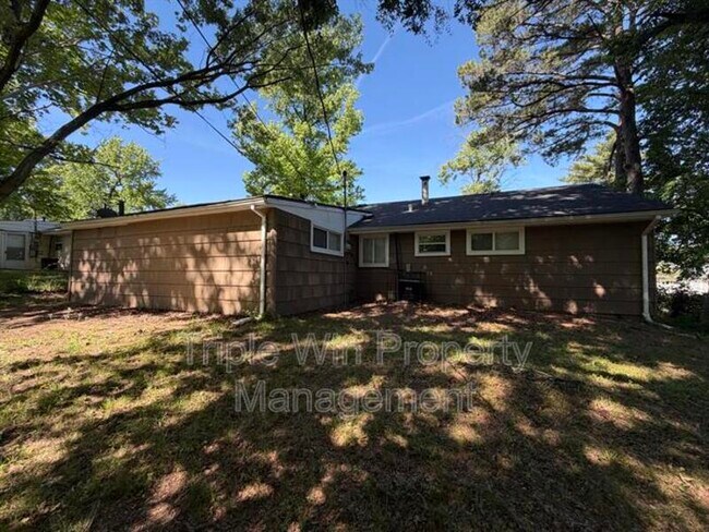 Building Photo - 5570 Winchelsea Dr