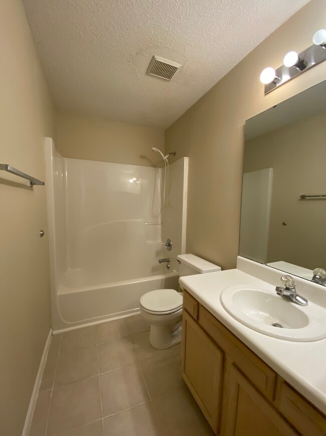 Foto del edificio - 201 Mint Hill Dr