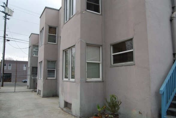 Building Photo - 334 N American St
