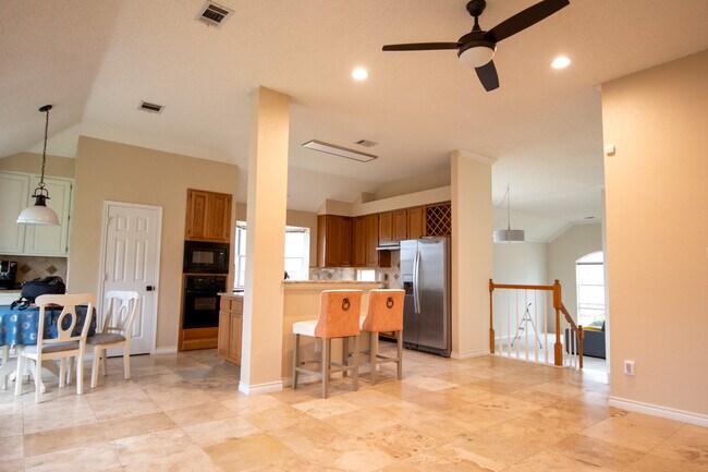 Foto del edificio - 704 Meadow Bend Ct