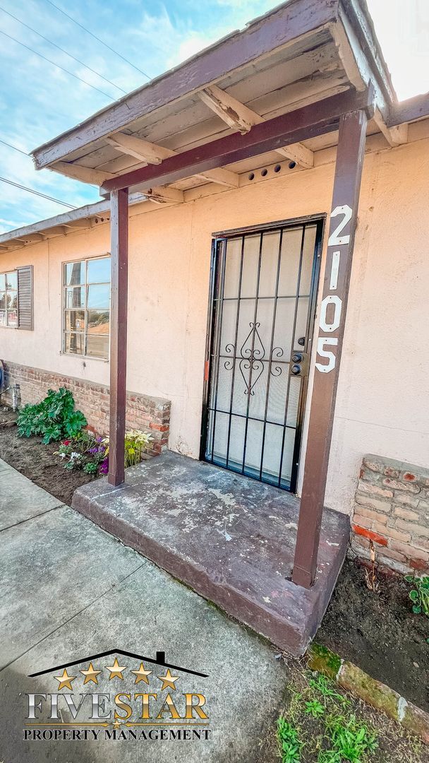 Building Photo - 2105 Del Amo Way