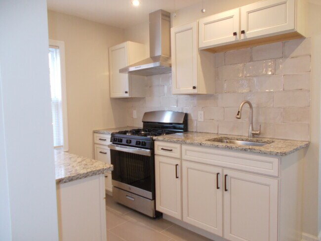 Foto del edificio - 526 Rosewood Terrace
