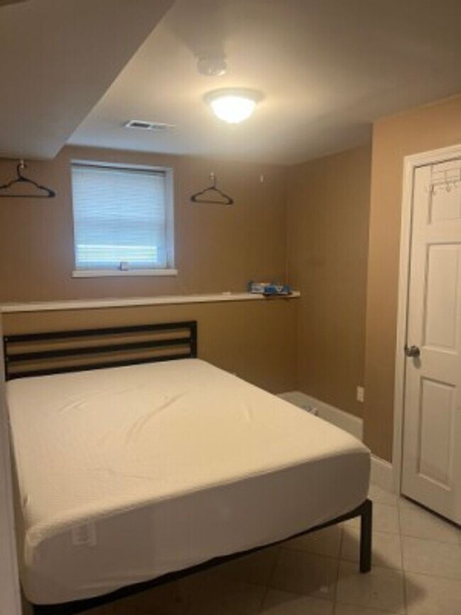 Foto del edificio - Hottest 4 bed in Allston….