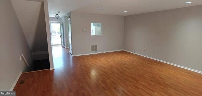 Foto del edificio - 25 Hamlet Dr