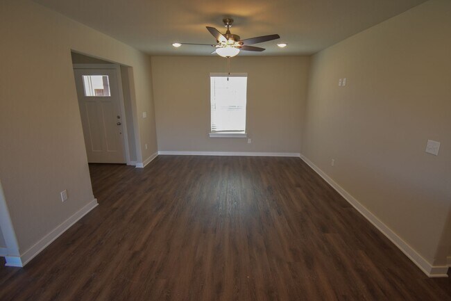 Building Photo - Nice  3 Bed 2 Bath Home in Farmington!