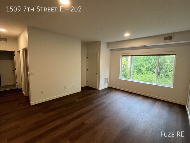 Building Photo - 1509 7th St E