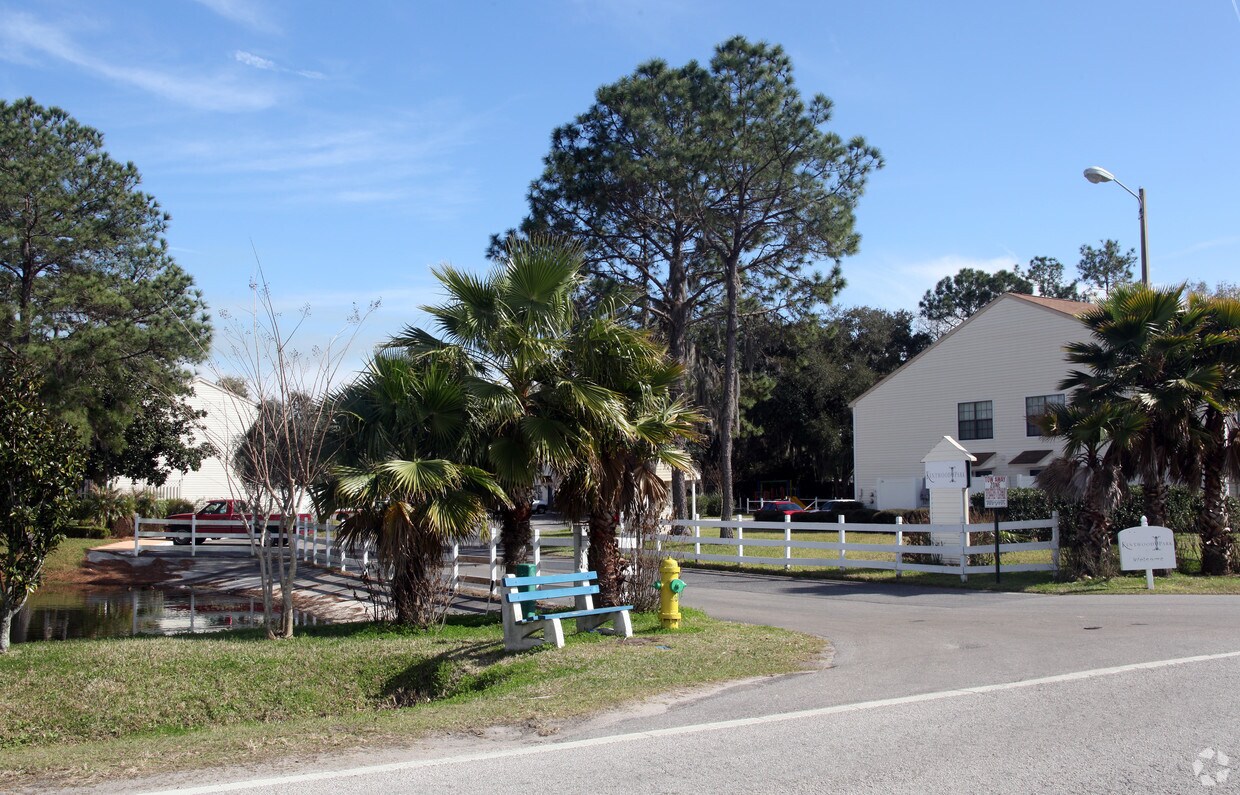 Lake Walden Town Homes Apartments Plant City, FL
