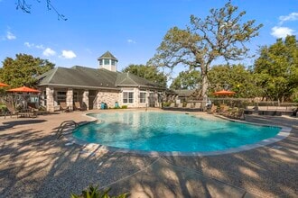 Building Photo - 3101 Vista Dr