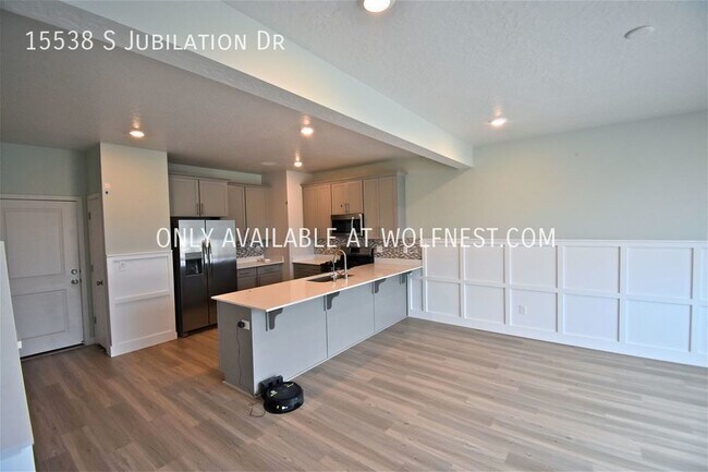 Building Photo - Beautiful 4 Bed Bluffdale Townhome! No Dep...