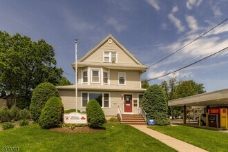 Building Photo - 105 Miln St