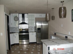 Building Photo - 630 S Morris