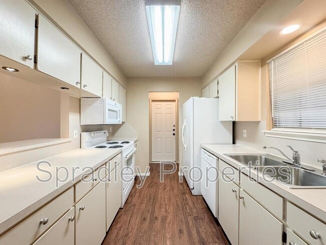 Building Photo - 9306 Trailridge Dr