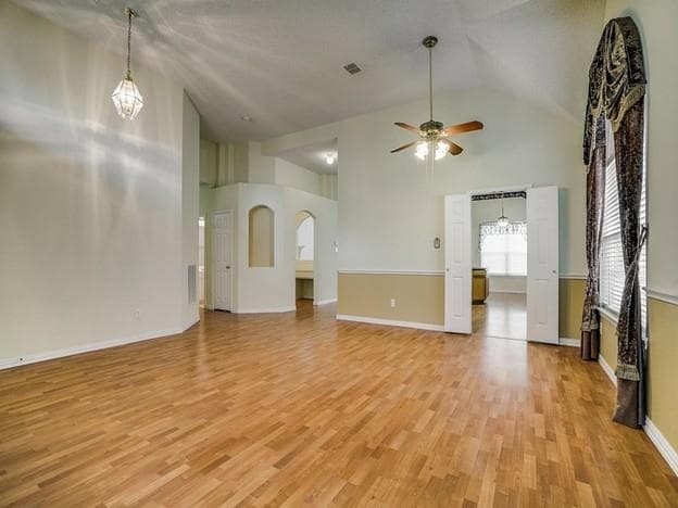 Foto del edificio - 3332 Spring Mountain Dr