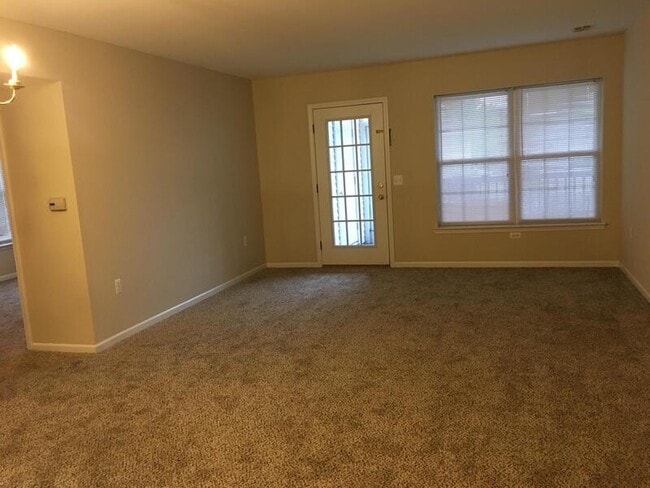 Building Photo - 2792 S Knightsbridge Cir