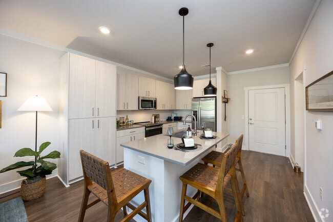 1BR, 1BA - 751SF - Kitchen - Station 18