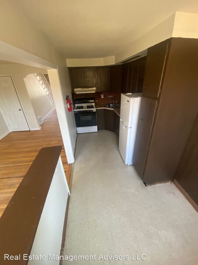 Building Photo - 3 br, 1.5 bath House - 144 W 21st Street