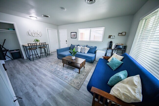 Foto del edificio - 4918 Seabreeze Dr