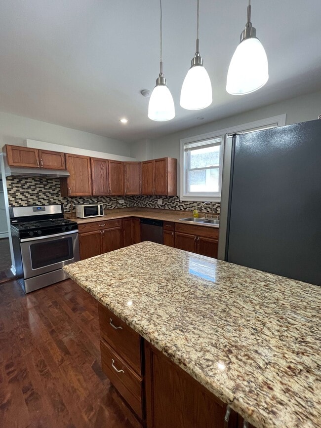 Building Photo - 7659 W Sunset Dr