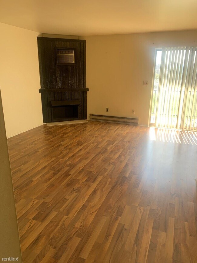 Building Photo - 2 br, 2 bath Condo - 7350 Woodview St Apt#4