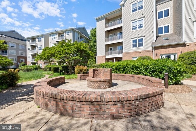 Building Photo - 6551 Grange Ln