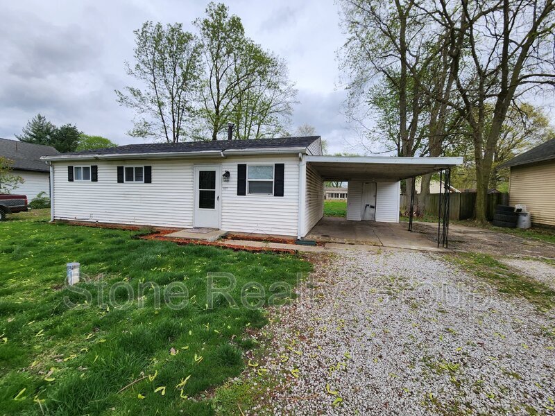 Primary Photo - 5237 N 13 1/2 St