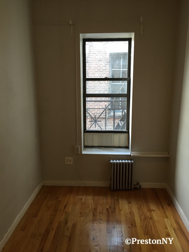 Building Photo - 98 Thompson St