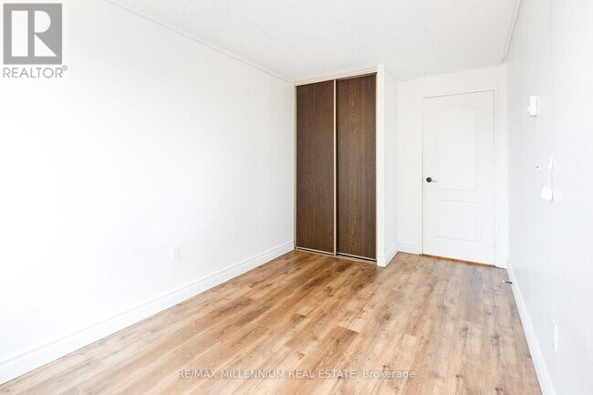 Photo du bâtiment - 53 Taunton Rd E