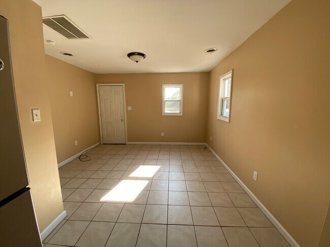 Foto del edificio - 2 Bedroom Home in Mishawaka with Central A...