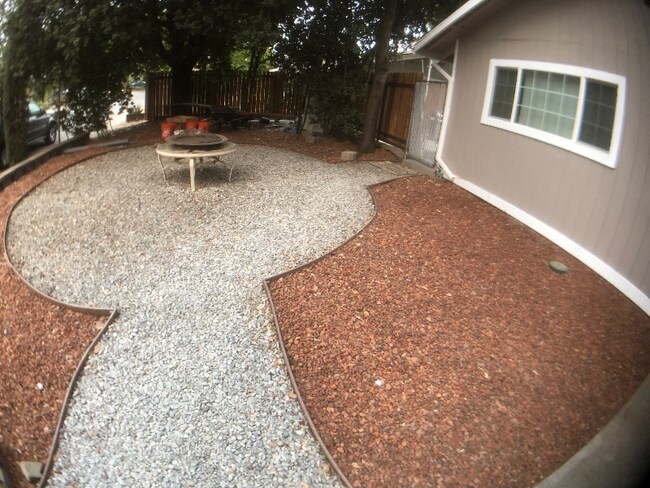 Foto del edificio - 906 Sycamore Ln