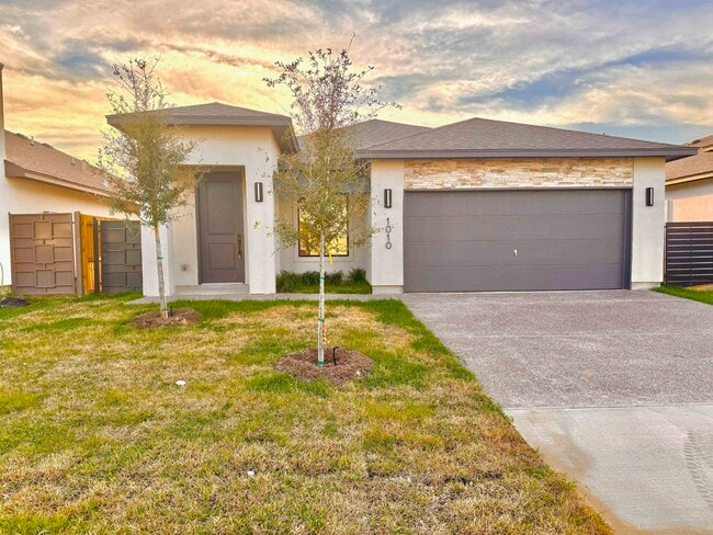 Building Photo - 1012 amezquita Dr