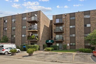 Building Photo - 8970 N Parkside Ave